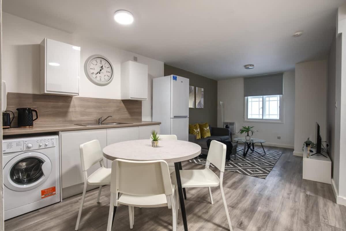 2Br City Centre Apt, Self Check In, Wifi, By Derbnb 谢菲尔德 外观 照片